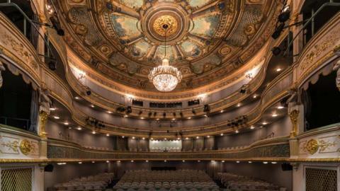 Au théâtre Montansier - Versailles Au théâtre Montansier - Versailles